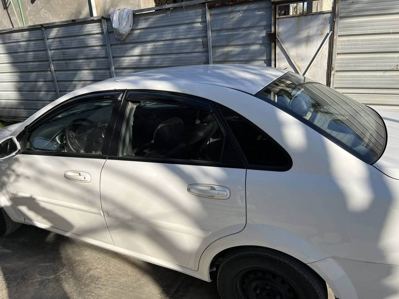 سلام عليكم أوبترا موديل 2010
رقم شمالي بأسم عربي بيها  جاملغ امامي مبدل جهة اليمين والخلفي بي شبر 
مكان سيارة المحمودية 
السعر ٨٥ بيها مجال 
الاتصال ***********
