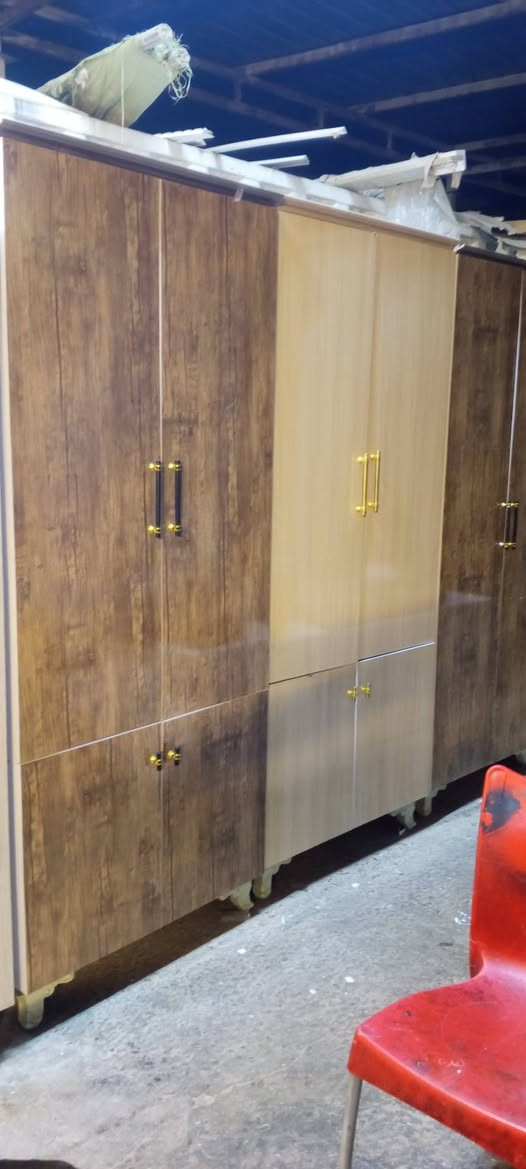 كانتير للبيع باسعار مناسبه
جزمات 
كنتور 3باب 
مغسله 
***********
