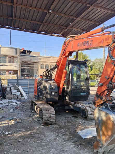 سلام عليكم حفارة صغير حجم 75 B5 كامل رقم بغداد بسمي  موديل 2016الهاتف ***********
