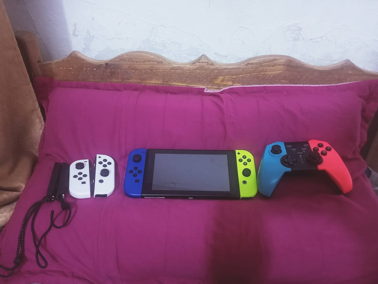 نتيدو سويج lcd
مهكر قطعه نضامين اوف لاين +اول لاين
رام 256
سان ديسك
جهاز نضيف ما بي اي اشي 90
بي شخوط بل شاشه بسيطات 
مع ملاحقته اصليه كارتون وشاحن

فقط دوك لا يوجد
ايضا بي ملحقات اضافي
جويكن اضافي
وجوستك
هاي القطع الي بي قيطان موضع بل صور
العنوان بغداد ***********
السعر300 الف
