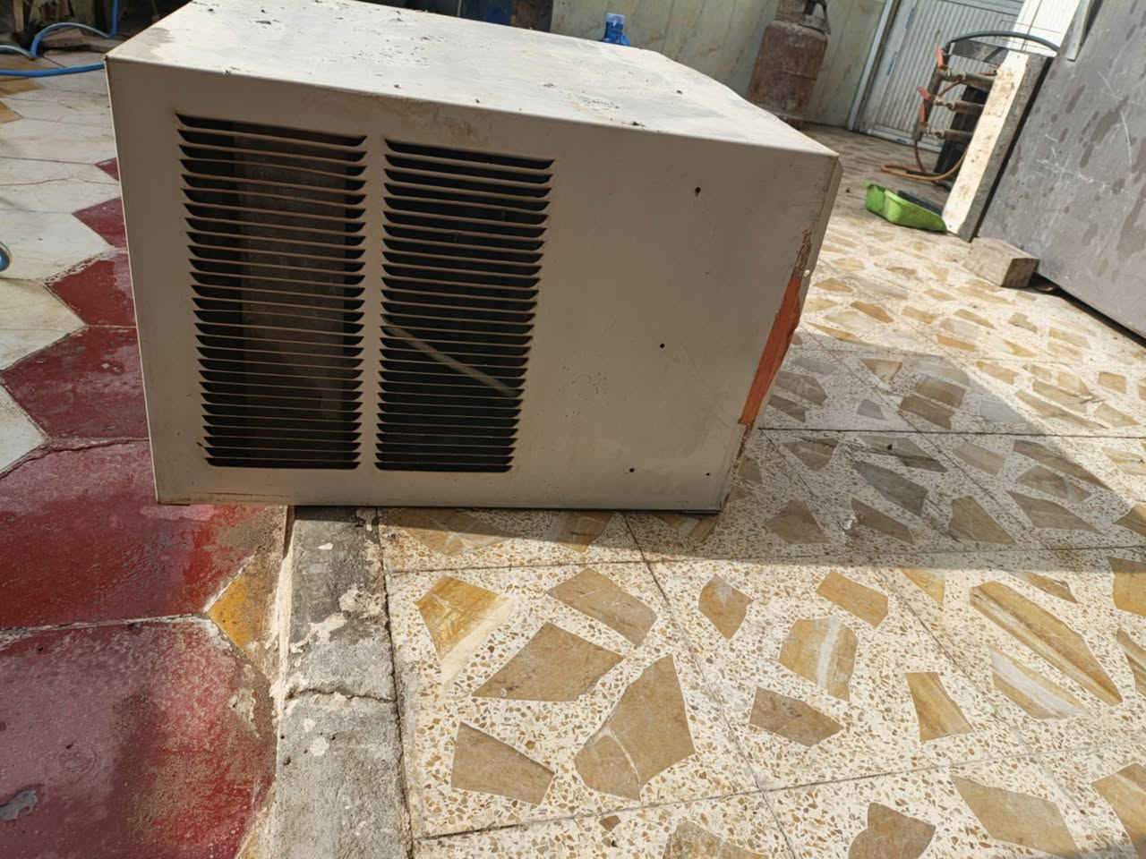 جنرال طن ونص قفله ١٥٠ شغال بس معوز غاز. سوق الشيوخ. وهاذ الرقم بيه وتساب ***********
