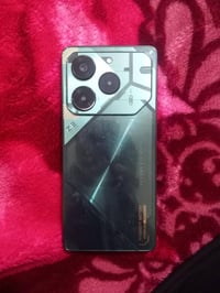 جهاز تكنو بوفا 6برو 5g للبيع بسعر 300وبي مجال فقط شاشه مفطوره ولمس زين...