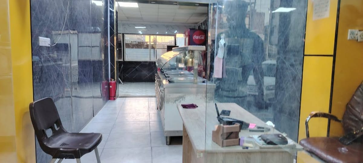 مطعم للبيع جاهز مجهز من كلشي موقع مميز تجاري  لاستفسار مراساله الحساب او الاتصال بصاحب المحل ***********
رجااا علق بنقطه لاتعبر المنشور بصلاه عله محمد وال محمد
