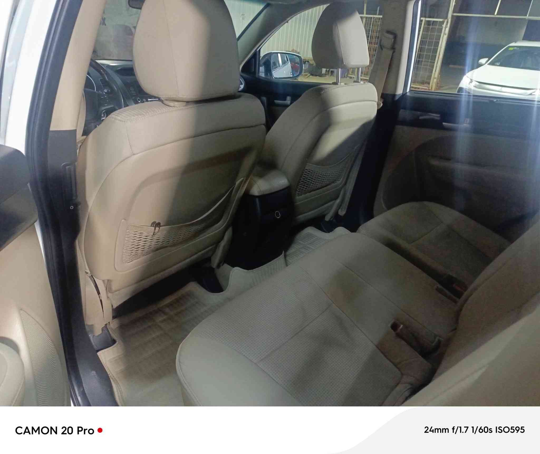 السلام عليكم بيع او مراوس 
سورنتو 2015 خليجي 4 سلندر لون ابيض ماشية 162الف كيلو مكفولة من الصبغ والبارد سنوية وهزة جديدة رقم سليمانية مواصفات
بصمة
7 راكب
3 قطع تبريد 
مري شفط
حساس امامي خلفي
السعر 175 مكاني بغداد الگريعات ***********
