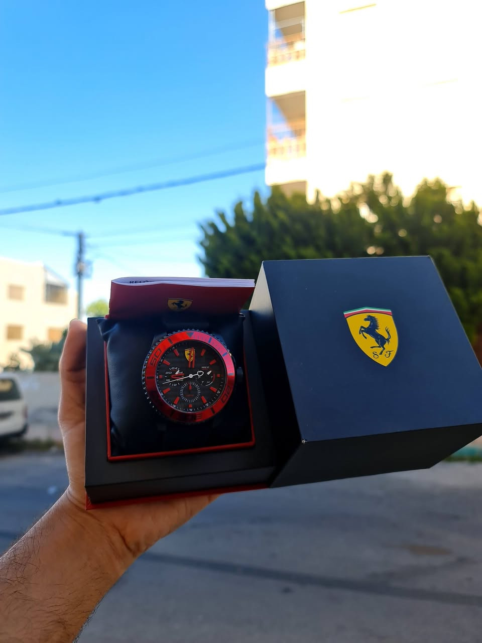 🏎️ FERRARI SPECIAL EDITION | دقة المواعيد الملكية

​للبيع ساعة فيراري (Scuderia Ferrari) الأصلية، التصميم الرياضي الفاخر الذي يمنحك السيطرة الكاملة على وقتك بتفاصيل تقنية متكاملة.

​المواصفات والعدادات الداخلية:

​عداد الأيام: مؤشر خاص يعرض لك يوم الأسبوع الحالي بوضوح.

​عداد التاريخ: عداد مخصص لعرض تاريخ الشهر لضمان تنظيم جدولك.

​نظام 24 ساعة العالمي: عداد إضافي مخصص لنظام التوقيت العالمي،

 لتمييز الوقت (صباحاً/مساءً) بدقة تامة.

​التصميم: إطار "بيزل" رياضي باللون الأحمر الناري مع مينا أسود فخم

 وشعار الحصان الجامح 🐎.

​الحالة والملحقات:

​الحالة: بحالةالوكالة 
​الملحقات: تأتي مع العلبة الأصلية الفاخرة وكتاب 

​للتواصل والشراء:
​📞 رقم الهاتف: [ 0795472588] 

​ساعة تجمع بين الهيبة الرياضية والوظائف اليومية التي لا غنى عنها


**إذا كنت صاحب هذا الإعلان وتريد حذفه لأي سبب، رجاءا أرسل رسالة إلى الدعم الفني**