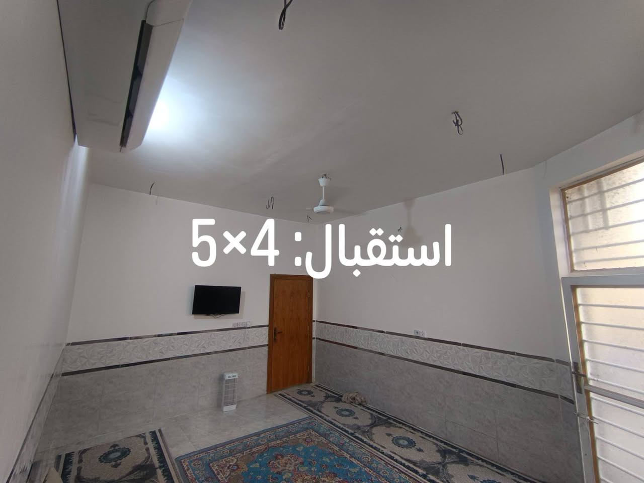 بيت مساحة 100 متر طابق ونص في كربلاء
يبعد عن الأمام الحسين (ع) 4 كيلو متر 
موقع البيت مميز قرب شارع طويريج حلة طريق الزوار 
واجهة 9.5 نزال 14.5
الطابق الاول بناء طابوق
السعر: 115 مليون وبي مجال
للاتصال: *********** 
يحتوي على: 
استقبال 5×4
مطبخ 3×4
صالة الطابق الارضي 4×6
صالة الطابق الثاني 4×6
غرفتين نوم: 
غرفة الطابق الارضي 4×5 
غرفة الطابق الثاني 4×5
حمام الطابق الارضي 1.20×1.80 
حمام الطابق الثاني 1.20×1.80
ومتوفر بالقرب منه كافة الخدمات: 
ماء - كهرباء - شارع تبليط
مركز صحي(مستوصف مدينة الزائرين)
(جامعة كربلاء)
 (مدارس - ابتدائية - متوسطة - اعدادية)
للاستفسار: الاتصال على الرقم ***********
او مراسلة الصحفة. 
ويمكنكم الاتصال او المراسلة واتساب على نفس الرقم .

العنوان: كربلاء شارع طويريج حلة (طريق الزوار) قرب جامعة كربلاء
