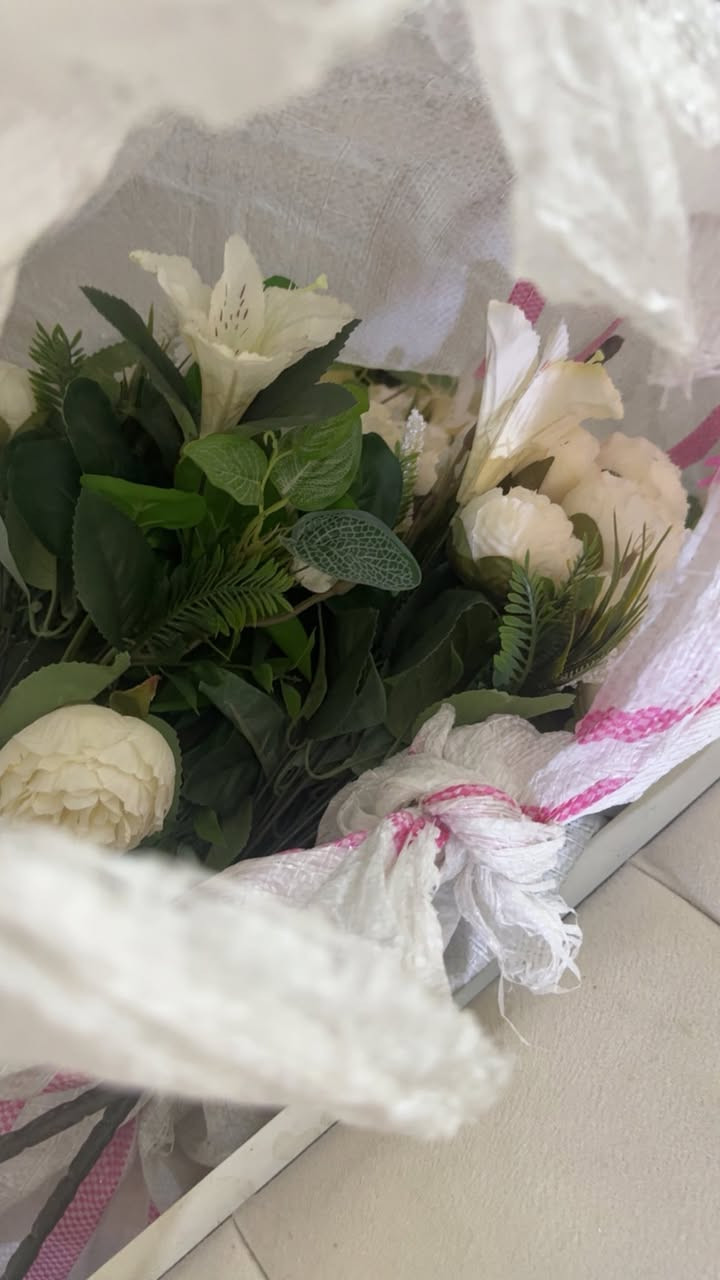 عندي هذا الورد هو والقواعد مالته والفلين اخذته ب310 الي يريده ب250 جديد غير مستخدم


**إذا كنت صاحب هذا الإعلان وتريد حذفه لأي سبب، رجاءا أرسل رسالة إلى الدعم الفني**