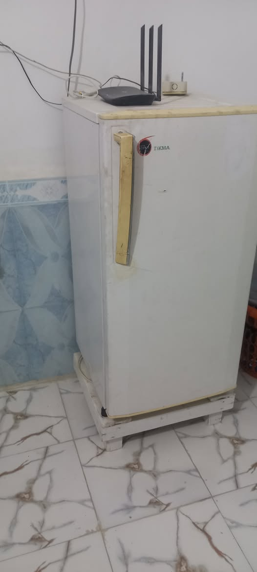 سلام عليكم شلاجه تشتغل بس متبرد ماعرف شنو عطله البيع بسعر ٣٠ المكان نجف حي النصر ***********
