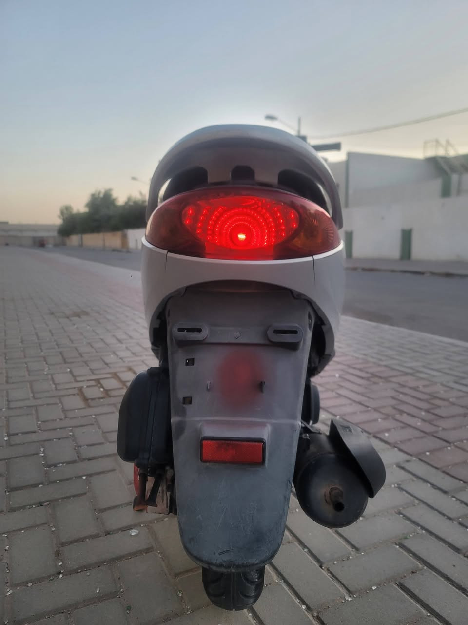بريز  لايت عالي كله مختمه ختم واحد مكفوله كله شغاله اي نقص مابيه نضافه فول دراجه جديده لوك السعر ٨٥٠ وبيهه مجال حك الجيه  بغداد مدينه الصدر ***********
