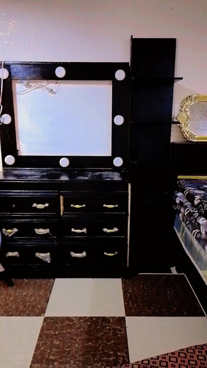 غرفه صاج احطاطه ثقيل مابيه عيب السعر 450اوبيه مجال قليل شراي اتصل اوخاص ***********
