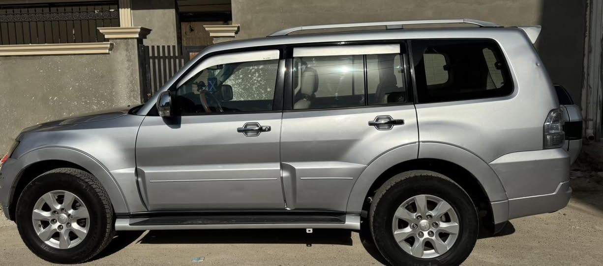 السلام عليكم
باجيرو ٢٠١٦ gls  للبيع
رقم اربيل باسمي
مكينه 3.5
داخل جلد 
ماشيه ١٤٩ الف 
بدون سلايد 
السياره بيها صبغ نص جاملغ بدون ضرر دواخل
السعر ١٥٥ وبيها مجال 
للاستفسار ***********
