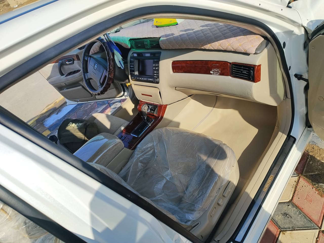 السلام عليكم 
للبيع ملكه موديل 2003 قرار 48شرط التحويل 
سنويه 28
مكفوله كص نقل جثه واصوليات 
موصفات 3دكم اصل كرستال 
مكينه ديفور الجبير 
تخم تاير ويل نجمه جديد 
كراسي كهرباء
برده خلفيه 
تبريد حداديه سياره جاهزه للاخير 
السعر 145وبيها ترهم مراوس 
العنوان بغداد بوابه العراق 
***********
