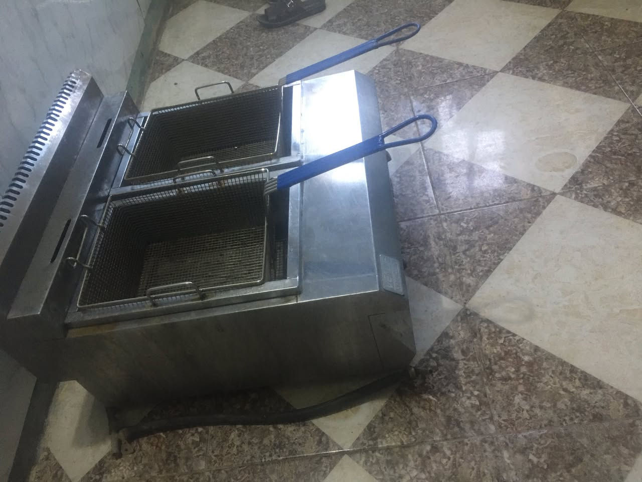 كاونتر  وطباخ للبيع المكان المفرك تواصل ***********
