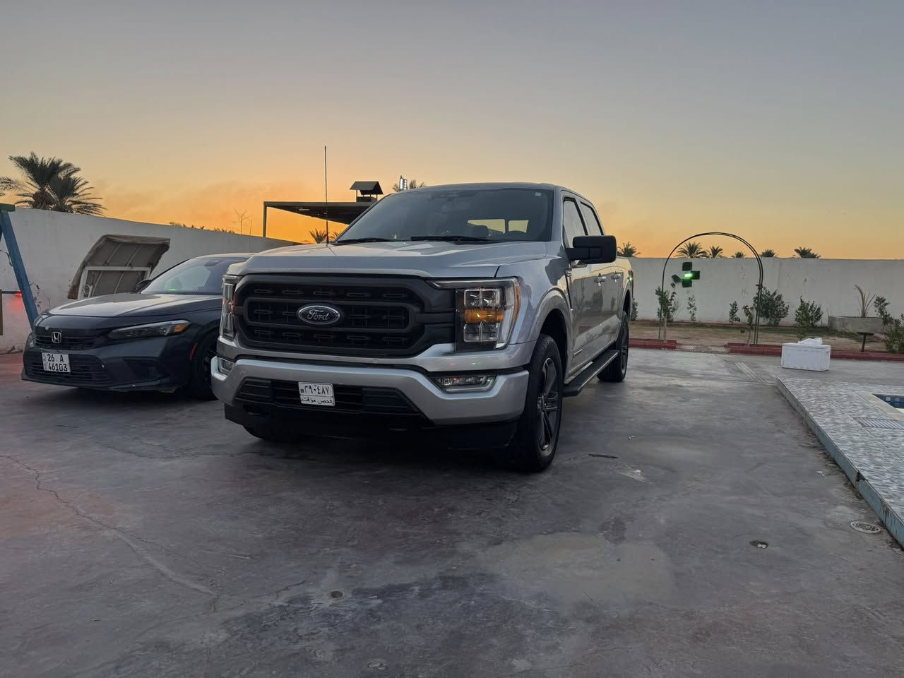 السلام عليكم

فورد F150 مديل2023

الضرر. بنيد مبدل فقط بدون شواصي  السيارة كلها بلاديه ومامبدل بيها برغي عده البنيد 

ايرباك. ستيرن فقط

هايبرد مكينة 6 سلندر تون تيربو حجم 3500 

بدون رقم تترقم كل المحافضات عده الاقليم 
رقمها يكلف 450 الف

المواصفات 

باب طويل بدي قصير
ترحيب محيطي ذكي 
اناره محيطية360 درجة

منافذ كهرباء 220 فولت وكذلك 110 فولت بكل مكان بالسيارة منفذ بالبدي

شاشة ديجيتل وكار بلي حجم كبير فول مواصفات

كراسي كهربائية 
كراسي تدفئه 

رادارات امامي وجانبيه
رادار 360 درجة 

تشغيل عن بعد 

قياده ذاتيته وتحديد المسار واتو ستوب توقف ذاتي 

بصمات أبواب ورمز سري

باب البدي كهربائي 

دفع رباعي 4*4 مع 7 وضعيات قيادة 

صور الحادث مرفقه مع صور السياره 

السعر 305 ورقه 

العنوان / سامراء

للاتصال / ***********
