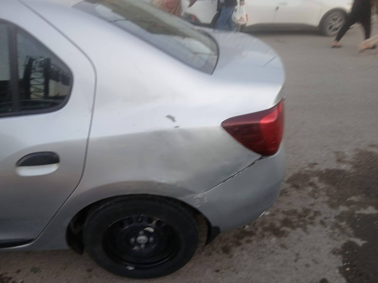 رينو سنبل للبيع موديل ٢٠٢٠ السيارة مال بيت شوفت عينك بس ولد جيرانة السيارة معروضة ٨٠ وبيها مجال وشنو يطلع خرامة اني اشيلها ‏‪***********‬‏ عنواني الغدير شارع التوت
