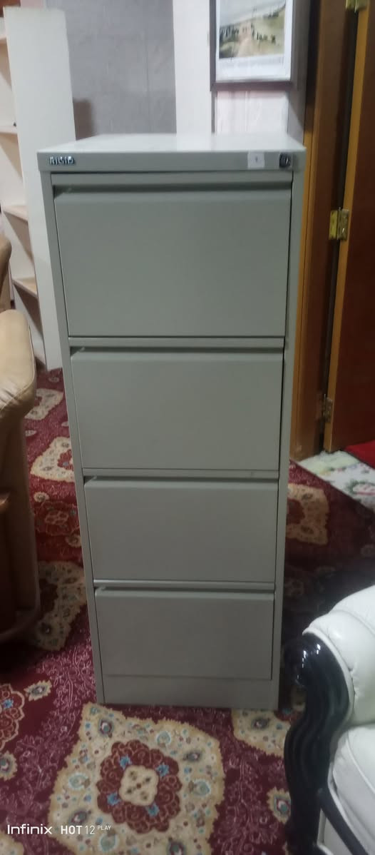 لوكر جرار للبيع
المكان النجف حي النداء 
رقم الهاتف 
‏‪***********‬‏
