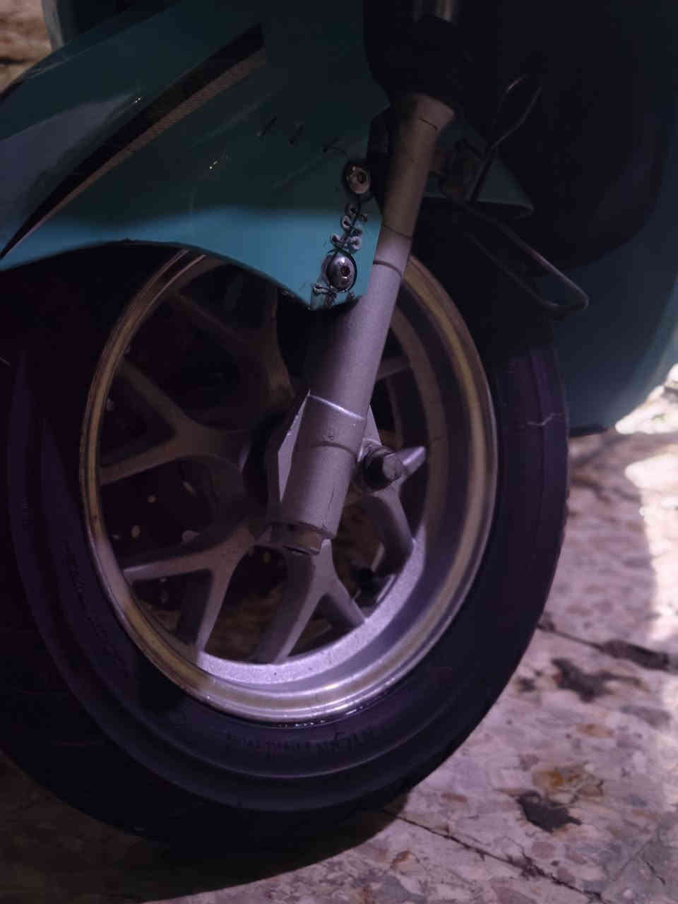 سلام عليكم دراجه سكنس  للبيع ضرر بسيط بل كفر 
دراجه تشغيل عن بعد موديل2023 كلشي ما بيه شغل وطلع كلجات جدد محرك ياباني 120 تواصل ***********  سعر 650وبيه مجال
