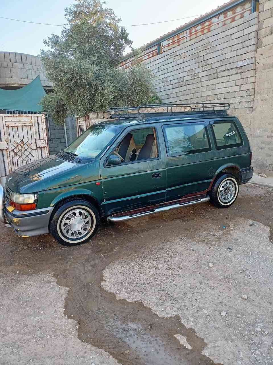 السلام عليكم كلايزر للبيع موديل 92 شاصي قصير مكينه شرط كير كهربائيات كلها شغاله شرط بطاريه جديده طخم تايرات جديده رقم الاماني سنويه عظم كوبون جديد
السعر 35 او بيها مجال 
رقم ***********
