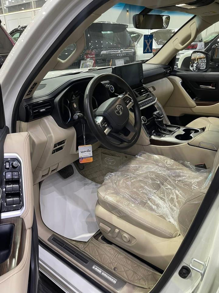 لاندكروز 2022 gxr ابيض
مكفولة كفالة عامة من كلشي جدييدة
مغلفه PPF ضمان ١٠ سنوات
داخله بضمان شركة ساز  
مااشيه 32 حقيقي
مكينة 6سلندر ٤٠٠٠ تنفس طبيعي
رقم اربيل  باسمي
مواصفات 
بصمة 
تشغيل عن بعد 
5 بصمات ابواب
باب خلفي كهربائي 
كراسي اثنين كهربائي 
كشنات جلد بيجي 
تدفئة تبريد كشنات 
شاشة لمس
3 شاشات ايباد تطبيق
تحكم ستيرن جهتين 
طفايه 
ثلاجه 
فتحه 
شاحن لاسلكي
هاند بريك بصمة
حساس امامي خلفي 
المري شفط 
تحكم كهربائي بالمري 
وبعد بي هواي مواصفات 
السيارة شركة تويوتا ساز 
العنوان/  بغداد
للتواصل ***********☎️
