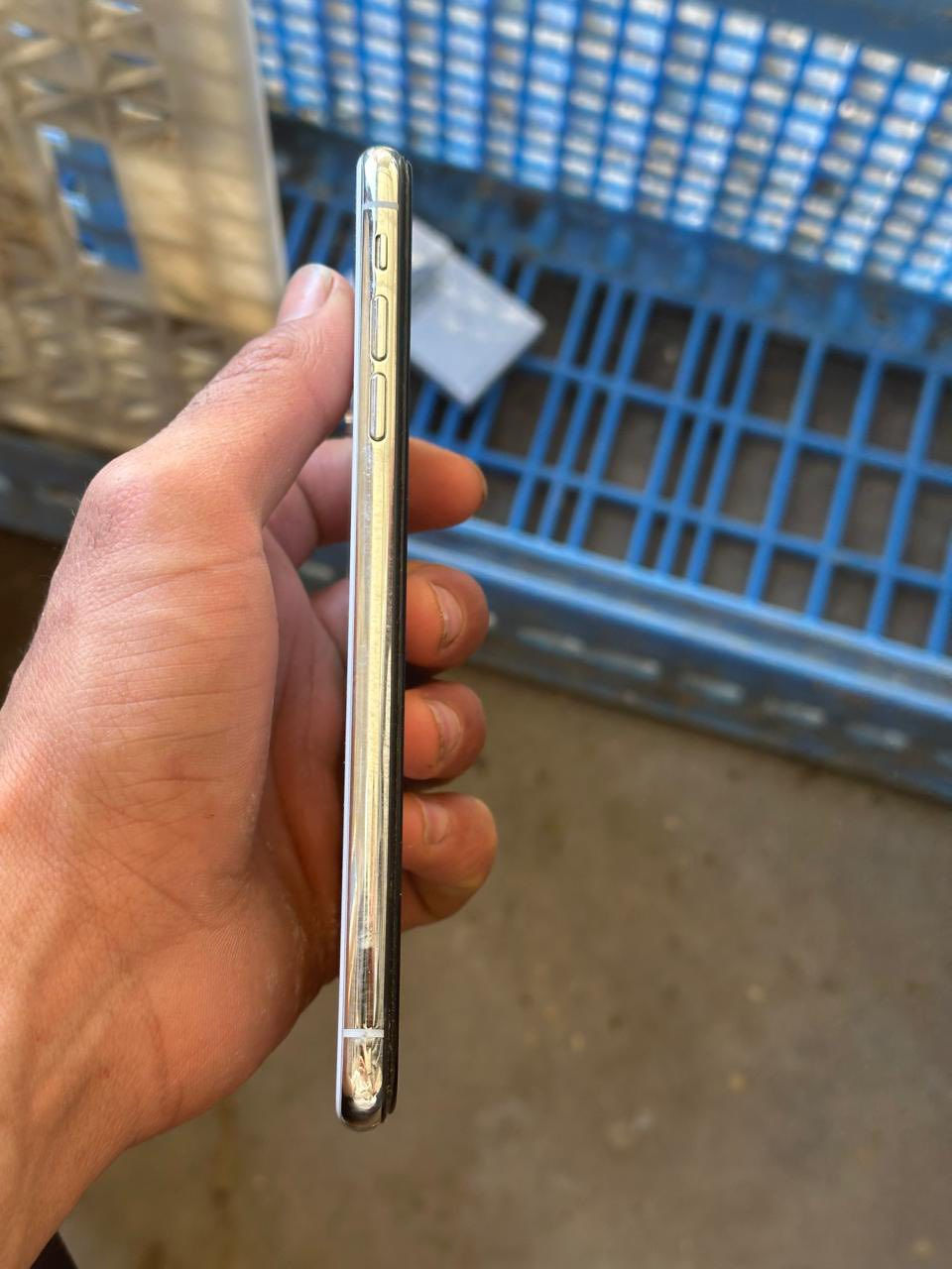 السلام عليكم
آيفون اكس إس. ماكس 
ذاكره ٢٥٦بطاريهً٩٧بلادًً
فيس إيدي شغال كامرات 
شغالات كلشي شغال برغي مافمتوح بي جهاز صارلي شهر من أخذته كارتونه ويا 
جهاز بلاد بلاد. لك فحص تفحص جهاز كامل يلا تاخذه 
سعره ٢٥٠وبيً مجال مكاني بصره زبير خاص مفتوح رقم الهاتف ***********
