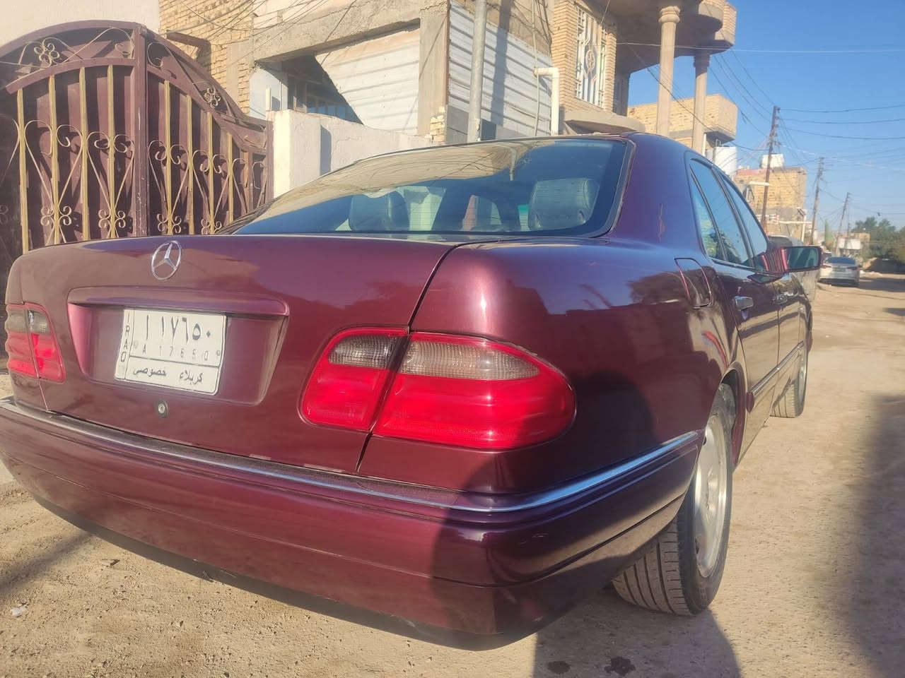 السلام عليكم
لبيع أو مراوس بكوري مارسيدس w210 موديل ١٩٩٦
محرك بلاد ٦ خراطيم 
كير محرك كفاله حداديه حلوه
بيه منضومة غاز ٨٠ لتر
ولايت زنون
تايرات جدد
سياره فول مواصفات وكلشي شغال بيه
مصبوغة عام وبيه ضربه جامغ خلفي
رقم كربلاء تحويل السعر ٨٢ وبيه مجال مكان ذي قار شطره
***********
