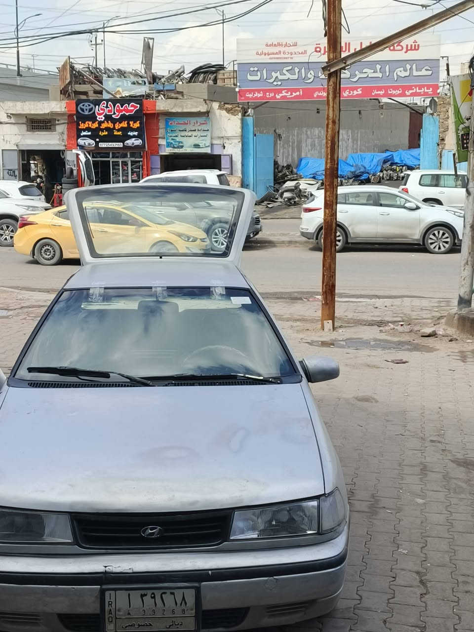 سلام عليكم اكسنت  سياره بلاديه لاحادث ولا صبغ كلها ع بلاد  كير عادي تبريد ثلج 🥶 تحويل مباشر سياره حداديه ناعمه كلش ترايك للبصره 
السعر ٢٧ العنوان واسط صويره 
***********
