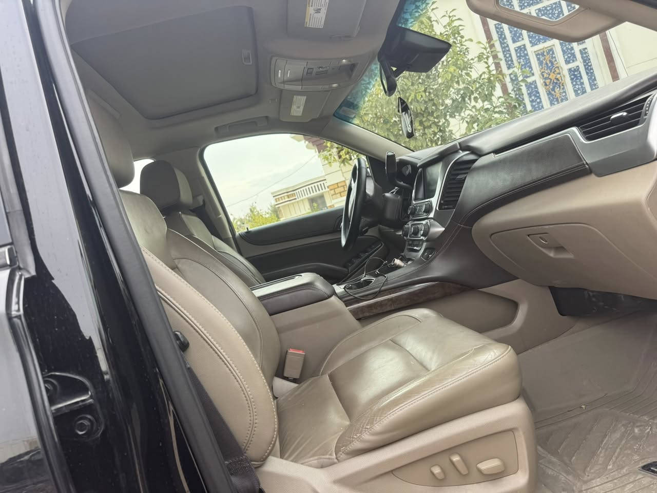 للبيع تاهو بلاك توب فول 2020 رقم بغداد بسمي حادث جاملق يمين والخلف بارد بيه سونار  ***********
