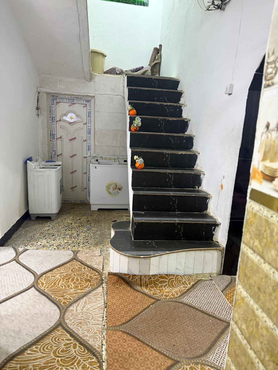 بيت البيع ميسان حي الكرامه قرب مستشفى التركي شارع ناصر ابو الباله مساحته 200 غرفتين مطبخ استقبال صاله وممر وساحه كبيره +محل
اي استفسار عله الخاص اول عله هذ الرقم ***********
