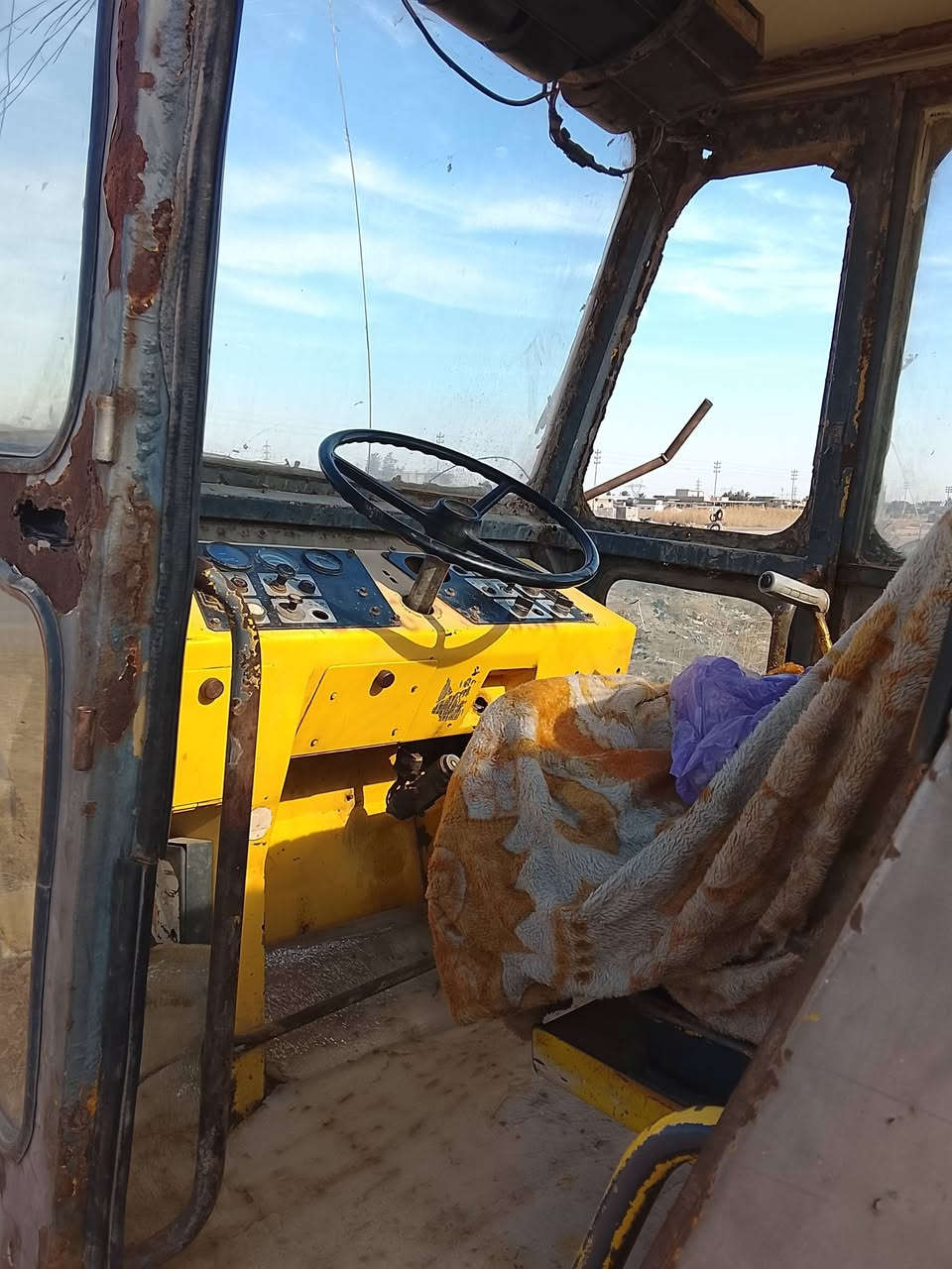 للبيع  BOMAG
بوماك 213 ستيل بدون اضلاف 
رقم بصره باسمي 
كاردن  
السعر 3 وبيه مجال 
تواصل***********
