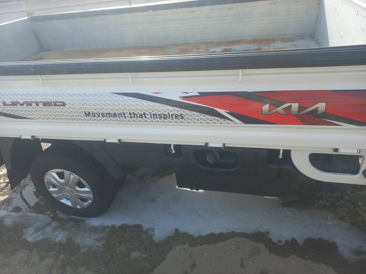 السلام عليكم  للبيع 2025 سياره جديده كفاله عامه شرط الفحص ماشيه 29 رقم بصره السعر 165 وبيها مجال رقم تليفون ***********
