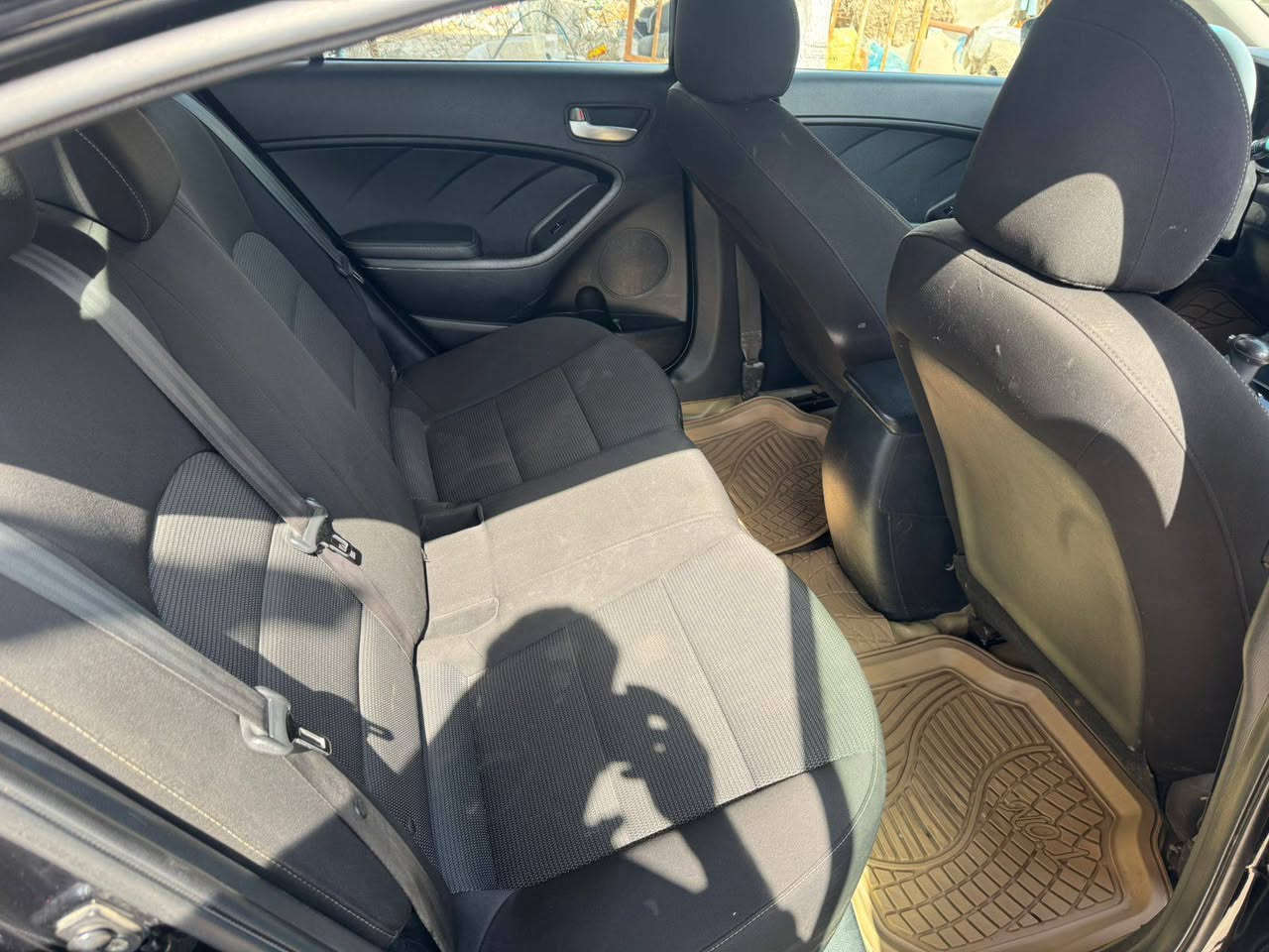 السلام عليكم
فورتي 2017 بيهه اربع قطع صبغ 

بدون اي داخل ***********
