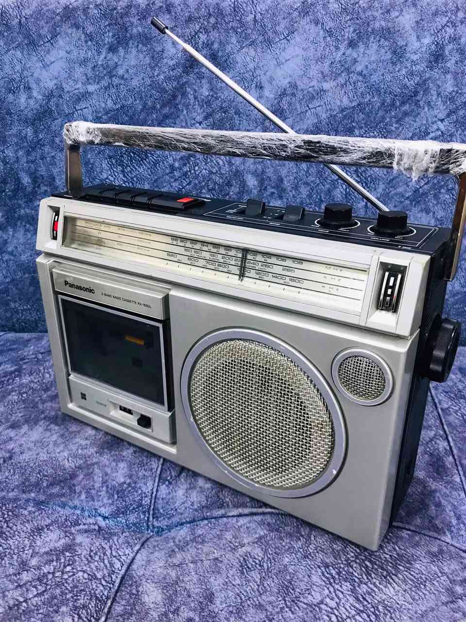 للبيع 
جهاز مسجل راديو من شركة باناسونيك 
Panasonic-RX-1550LS-Japan🇯🇵
نظافة الجهاز 95 % 
راديو FM / MW / LW
كهرباء 220 V + بطاريات 5 كبير 
للاستفسار اكثر مراسلة الصفحة 
وات ساب *********** اتصال ☎️
