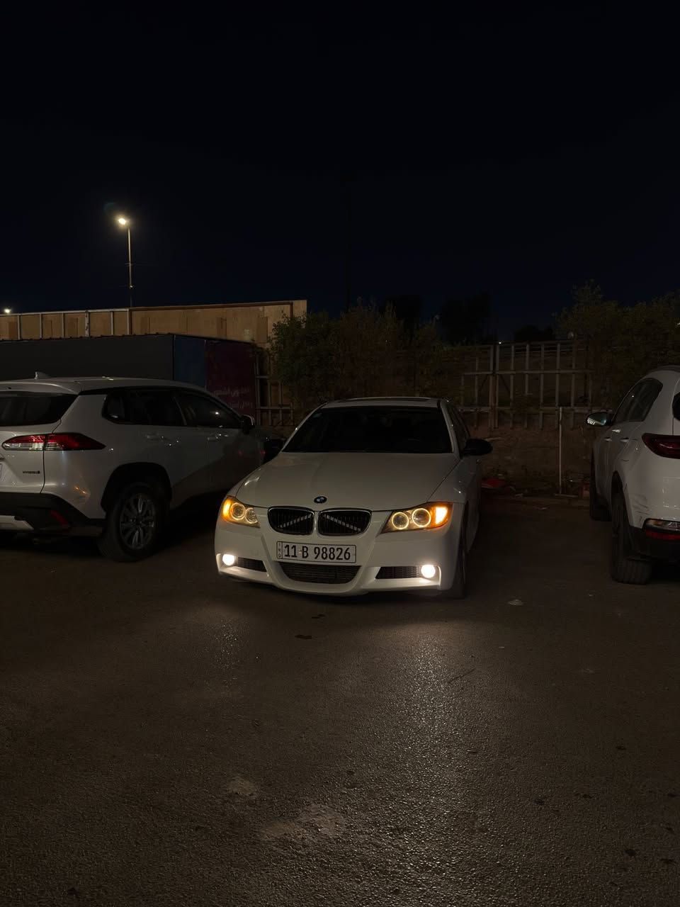 السلام عليكم  BMW 335 e90 2008 االسياره كامله بدون نقوصات ابد مكينه وكير كفاله المكينه 6 خطي  توين تيربو   
   شاشه كار بلي اصليه
وبردات 
كاميرا خلفيه 
مري. قلاب
تدعم ال Comfort Key
سنويه ورقم جدد السياره ب أسمي  
ومسوي عليها ادامه اكثر من 5 ملاين   وحاليا بدون نقص  ترايك وين متريد
ابيعها لان بالي اخذ سياره عائليه فقط والا مستحيل ابيعها لان ماشاءالله على قوتها رهيبه 
مكان السياره بغداد زيونه 
125 ورقه. وبيها مجال حك جيتك 
***********
