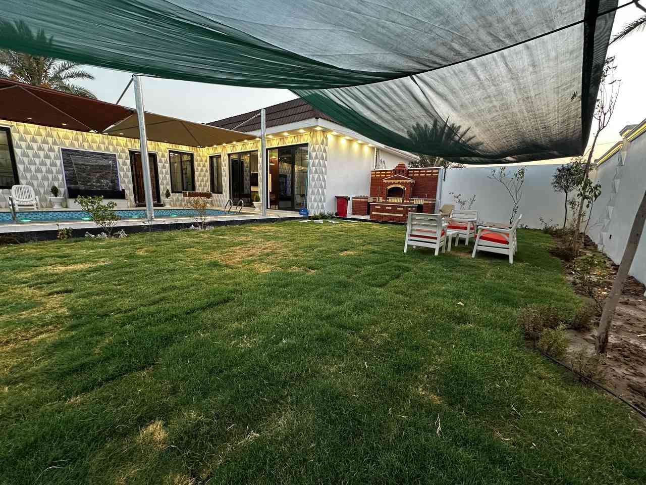 السلام عليكم...مزرعه استثماريه للبيع مساحه ربع دونم 625 متر مساحه البناء 120 متر المزرعه بناء درجه اولى تحتوي على غرفه عدد 2 وصاله واستقبال مع الاثاث كامل وتحتوي على جلسه خارجيه جاهزه للاستثمار موقع جدا ممتاز....الدوره البعيثه نزلت جامع حاجه ابتسام موقع جدا ممتاز وراقي شارع الفلل ..هاتف ***********/‏‪***********
