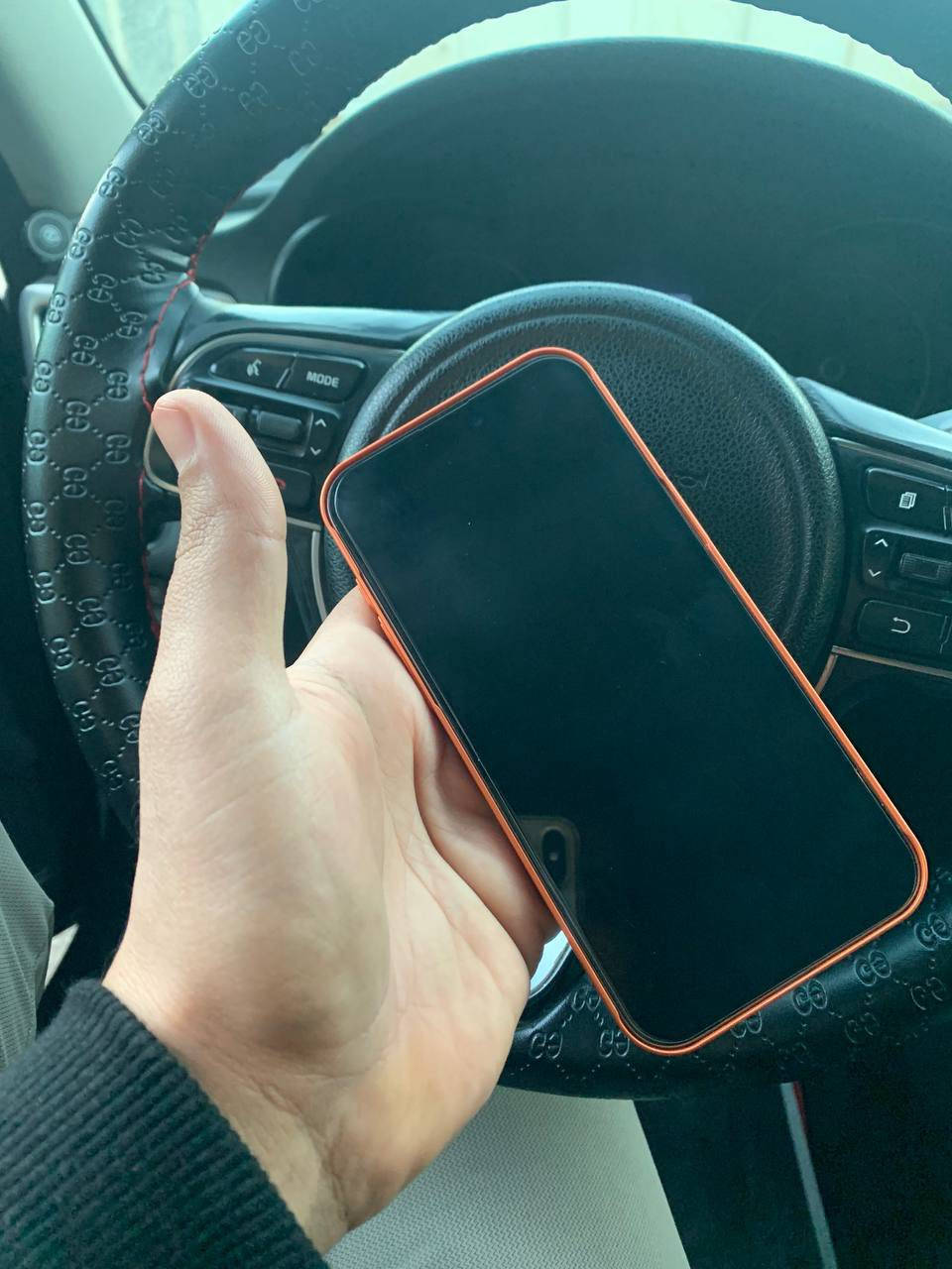 السلام عليكم ايفون 15 برو ماكس بي نقطتين بالشاشة مماثرة على المس ابد ظهر مفطر ذاكرة 256 بطارية 91 السعر 725 مكاني بغداد الجديدة الاتصال او واتساب ***********
