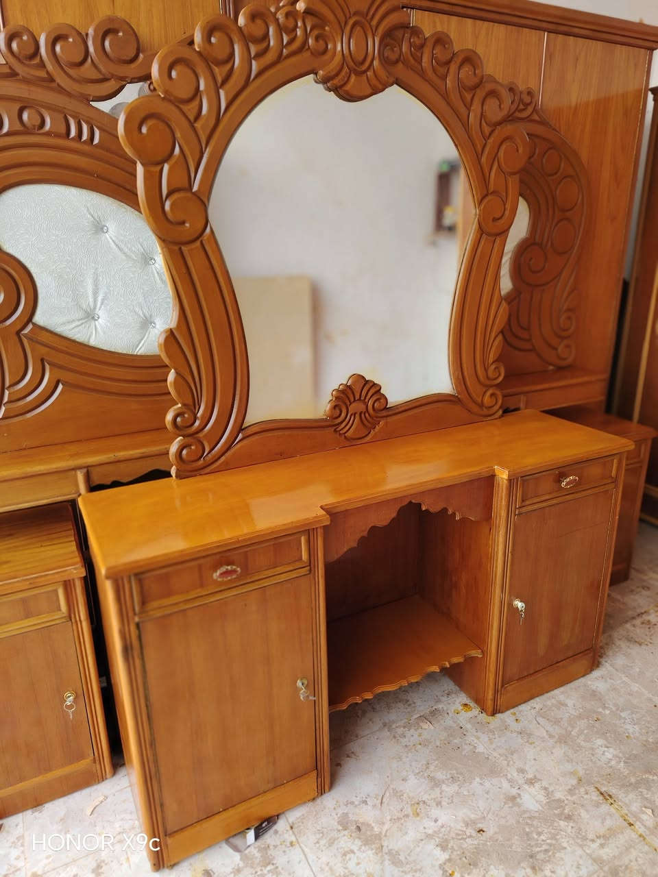 السلام عليكم غرفه كامله ام الخمس بيبان تزقام درجه اولى نظيفه كلش الغرفه جاهزه وكامله اي نقص ما بيها كلها صاج 5 ملم موديل حديث دنق جاوي  السعر 775 وبيها مجال وشامل التوصيل مجاني داخل النجف والشراي يتصل ***********
