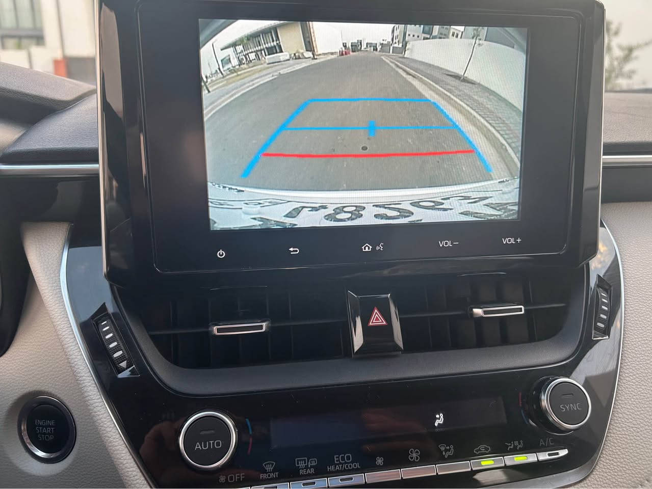 كورلا 2023 خليجي بانزين وكاله ساز ورقم بغداد
الجديد وباسمي
محرك بانزين 1800
سلايد
بصمه ودخول ذكي
حساسات اماميه وخلفيه
مري قابله للطي
شاشه وكاميرا
مراه داخليه تعتيم اوتو
السياره نظفيه جدا ماشيه 31000 كم بدون صبغ وبدون بارد السعر 19000 $
للاستفسار الاتصال على الرقم
*********** بغداد, العراق
