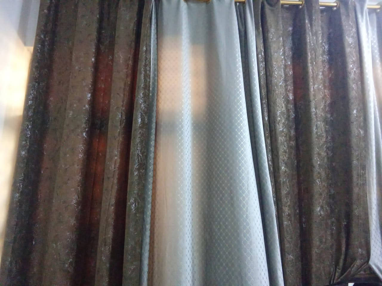 السلام عليكم للبيع تخم مستعمل
8مقاعد  سعر 300
و4طبلات مع البردات 250


**إذا كنت صاحب هذا الإعلان وتريد حذفه لأي سبب، رجاءا أرسل رسالة إلى الدعم الفني**