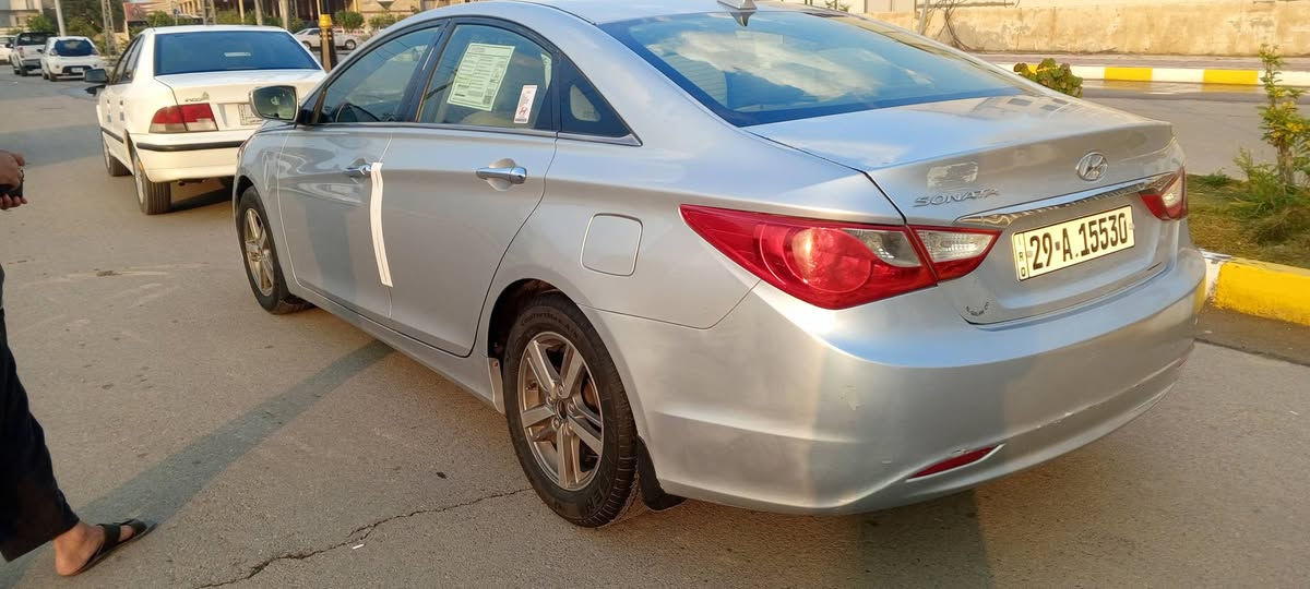 السلام عليكم 
سوناتا موديل 2013 مكينه 2400 وكير مكفولات تبريد كهربائيات حداديه تخم تاير جاهزه مكفوله من العيب شرعي والكص والصوليات ورد امريكي جاملق وبنيد كفلك عيب شرعي والكص والصوليات رقم نكليزي سنويه جديده بسمنه تحويل ثاني يوم سعر 88وبيهه مجال حك جيه شراي يتصل على الرقم ***********
