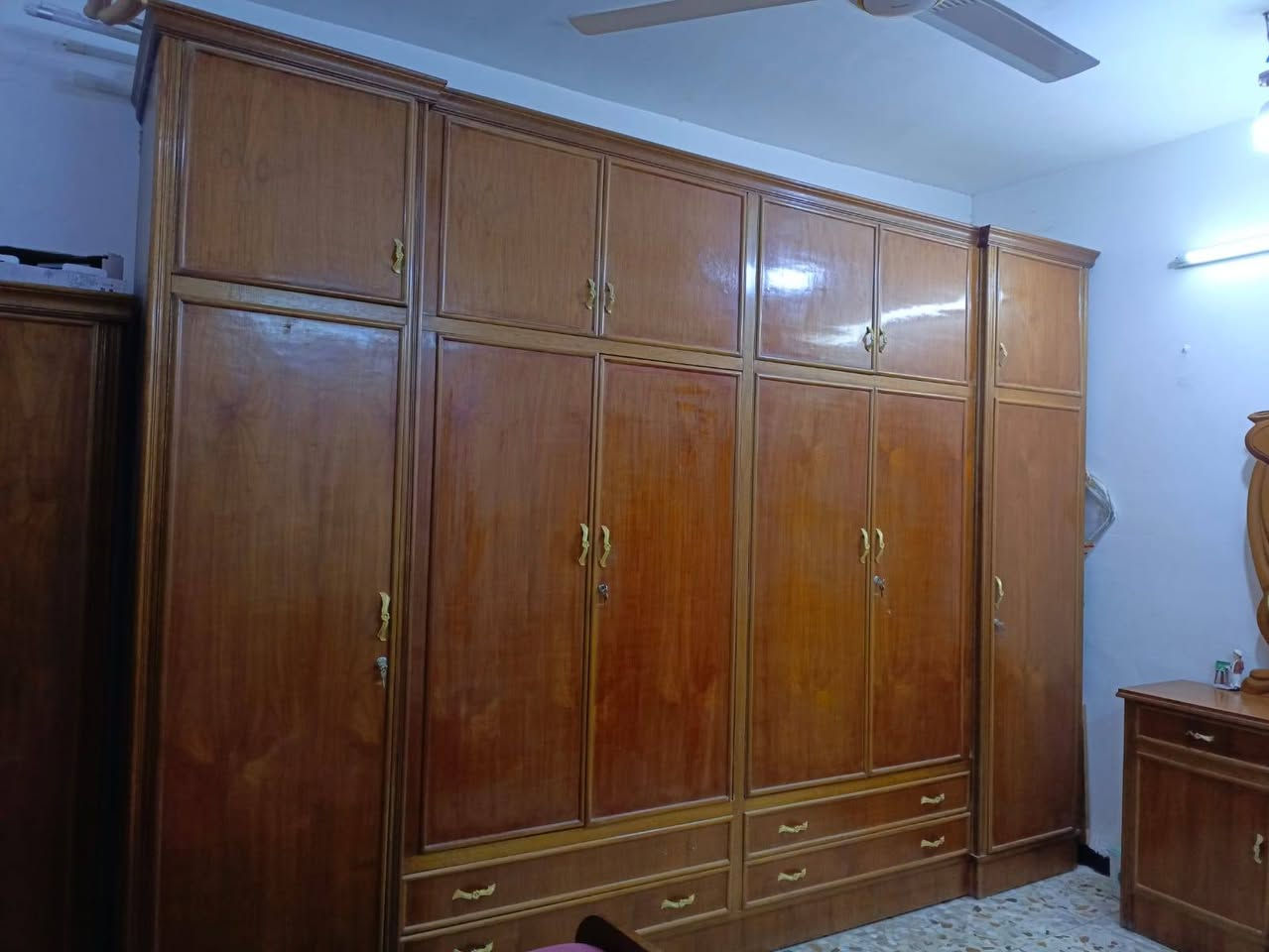 السلام عليكم غرفة نوم خشب نظيفه جداً السعر 800 الف وبيها مجال العنوان بغداد الكاظمية الطي الاتصال ***********
