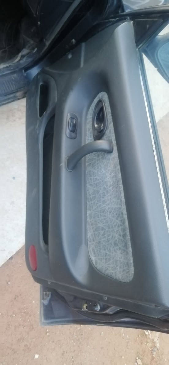 سلام عليكم. للبيع كنت موديل ٩٣.كير ومحرك كابون سنويه عضم والشرعية بلموصول. سعر من الاخير ٢٧ورقه سياره مال بيت خابرني ودلل. ***********وحياكم
