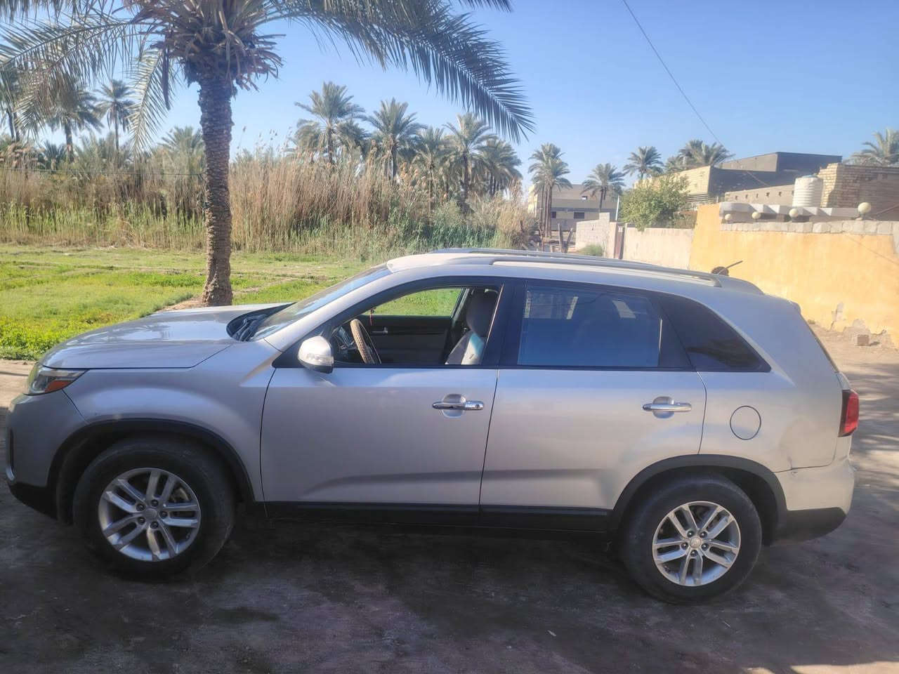 السلام عليكم
سورنتو للبيع 
موديل 2014 
رقم بغداد حرة مشروع وطني
سيارة مكفول  بس جاملغ  الامامي بدون تبديل بدون ايرباكات بدون بردة بدون شواصي 
مواصفات مميزة 
1/  اشاير بل مري
2/ شاشة كبيرة
3/ تحكم ستيرن
4/ فور ويل
5/ لايت زنون 
6/  محرك 2400 
7/ خمسة راكب
8/  كهربائيات 
9/ تبريد 3 قطع 
10/ سبير مع كافت الملحقات 
11/ بصمة ابواب 
مواصفات بعد معروفة 
مكان كربلاء 
رقم الهاتف ***********
