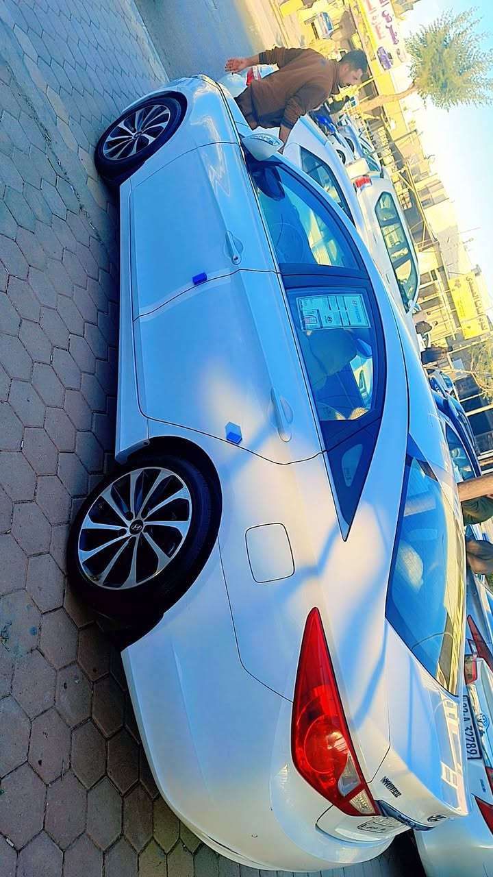 السلام عليكم
سوناتا ٢٠١٢ خليجي 
رقم بغداد 
مكينه ٢٤٠٠ دوش 
السياره نص فول
ماشيه ١٥٠
مكفوله من الصبغ بارد بسيط
السعر ١٣٥ بيه مجال
مكان السياره الرمادي 
***********
