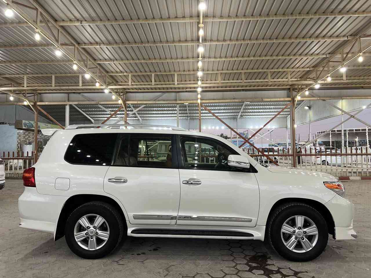 سلام عليكم تحيه طيبه
للبيع 2015 اصل بليته وسنويه كفاله صبغ وبارد وفتح داخل قرميدي سياره فطيم 
فول 4 كامرات حساسات زراك لايت دفلوك 
مري شفط لايت متحرك  تشغيل عن بعد سياره جديده ماشيه 166 مكينه مامفتوحه على وضع شركه رقم بغداد بسمنه مكانه نجف 
سعر 415 وبيه مجال ***********
