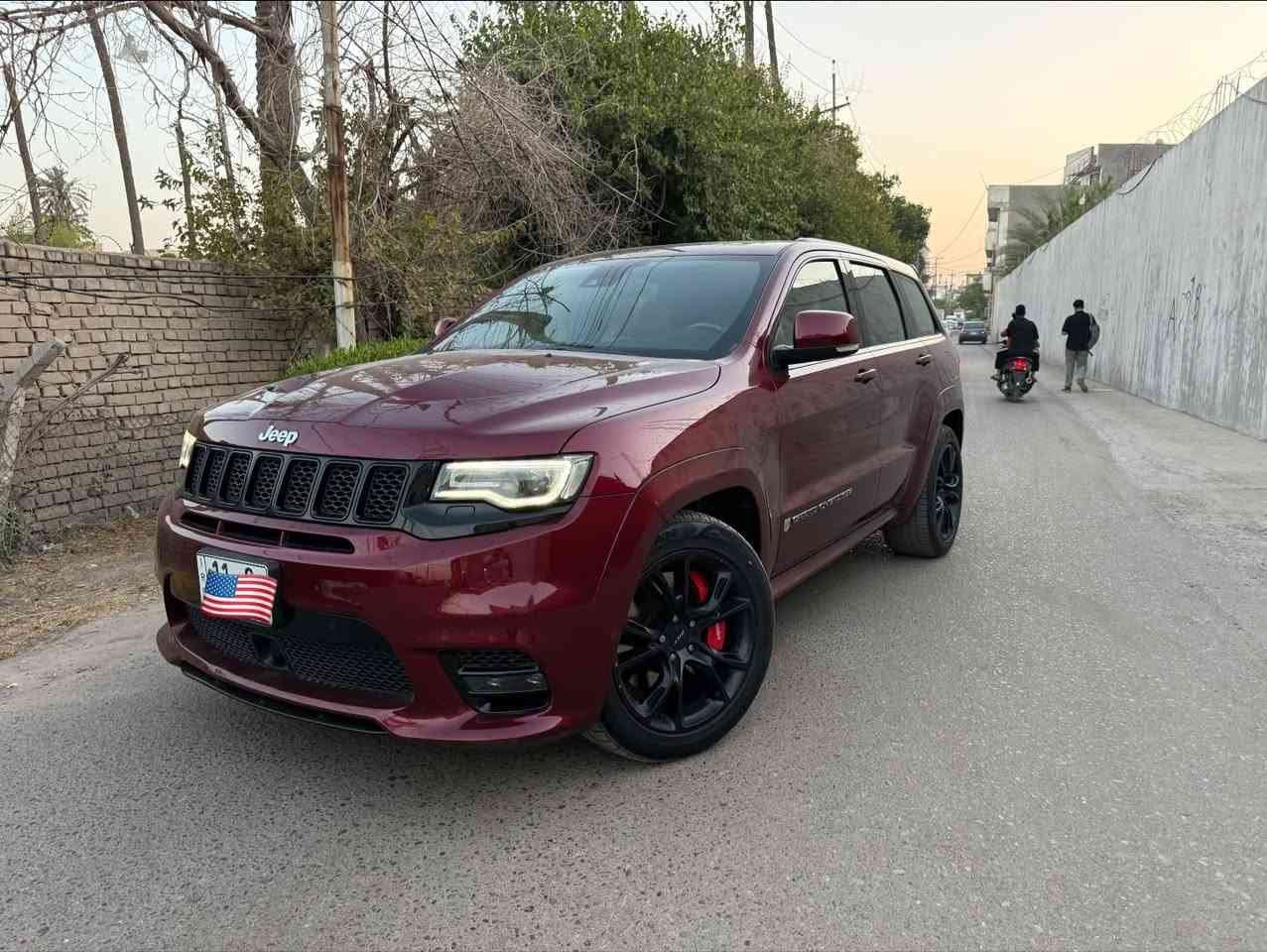 السلام عليكم
جيب SRT
وكاله هارلم 
موديل 2017
بدون قطره صبغ
فول مواصفات
داخل لونين 
رادار 
فول حساسات
بنوراما
كشن تدفئه/ تبريد
ماشيه(49)الف كيلو
بعد كلش هواي مواصفات
السعر 265 ورقه وبيه مجال كلش بسيط
للاستفسار/***********
