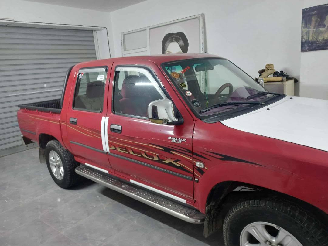 پیکاب دێر مۆدیل 2012 بەس دەرگایی پشت سایەق کەمێکی سبوخە تاخم پێش و دوا لۆکە چوار تایەیی تازەییە گێر و مەکینەیی بەشەرت مەکینەیی نەکراوەتەوە تەبرید ساردو گەرمی ئیش ئەکات  یەک دینار مەسرەفی تیا نییە کارەبایی گشتی ئیش ئەکات ماڵی دۆستە سەنەوی بەسەرچووە بەشەرتی تەحویل و غرامەیی تیا نەبێت 
***********
*********** كركوك, العراق
