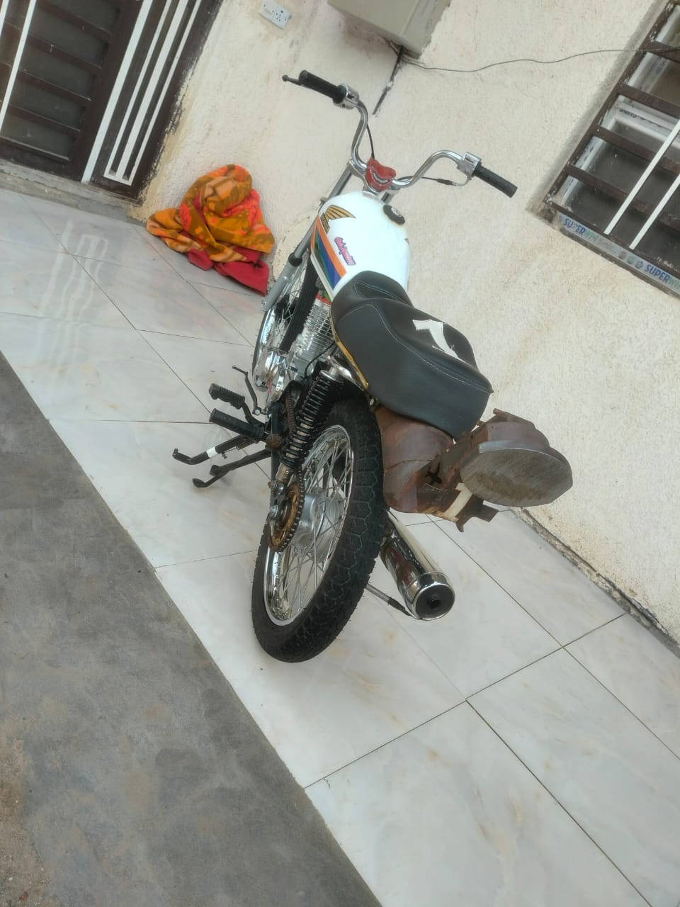 سلام عليكم دراجة اربعة كير كلك للبيع ما مفتوحة تعمير جديد سعر 550 وبيها مجال مكان كربلاء حي العباس *********** 
***********
