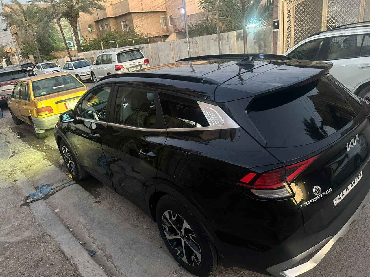 سلام عليكم 

سبورتج موديل ٢٠٢٣ 

السيارة حادثها كما موضح 
بدون ايرباك 
+بيها قطعتين ونص صبغ تقرير امريكا 
سيارة ماشية٣٩ بحالة الوكالة 
السيارة برستيج فول مواصفات 
بسمي تحويل مباشر 
السعر ١٧٢ وبيها مجال 
عنوان بغداد البلديات 
***********
