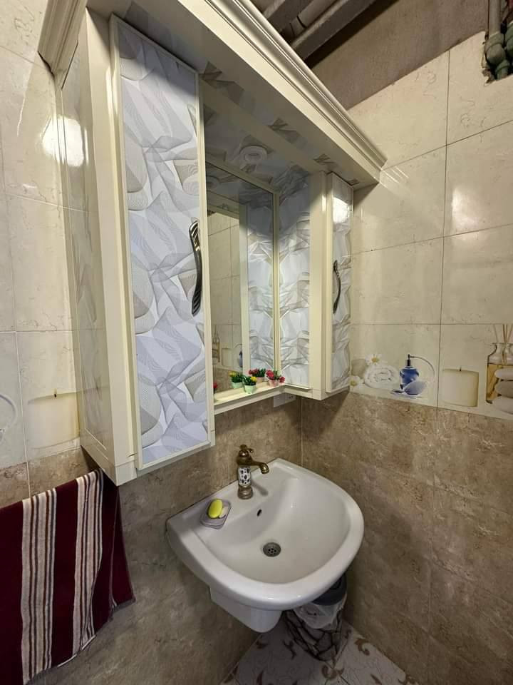 للبيع بيت ١٠٠ مربع طابو طابقين العنوان كركوك حي العسكري قرب مدرسة حسين منصور او خلف بانزيخانه جيهان السعر ١١٢ مليون للاستفسار الاتصال على الارقام التالية ***********او ***********او مراجعة مكتب الصالح للعقار الواقع حي النصر الشارع الوسط قرب ساحة الغاز نستقبل كافه العروض
