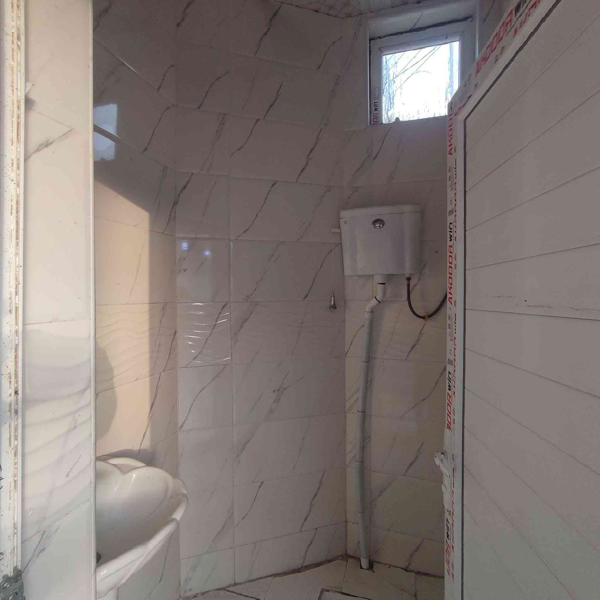 بمقدمه ٣٨ مليون مع المجال..
بيت جاهز للسكن فارغ حالياً ٢٠٠ متر..
الموقع مجمع بوابة المثنى السكني 
شارع ١٥ 
بصف الركن 
طابق واحد غرفتين وصاله ومطبخ وصحيات خارجية وداخلية وبراني وكراج..
مقدمه ٣٨ مليون 
طلب للدولة باقي ١٠٤ مليون تتحول باسم المشتري شرط جلب كفيل.. دفع شهريا ٥٤٨ الف 
للاستفسار 
***********
***********
أو زيارة مكتب المشرف للعقارات السماوة شارع الاسكان مقابيل صيدلية النورين رواد..
